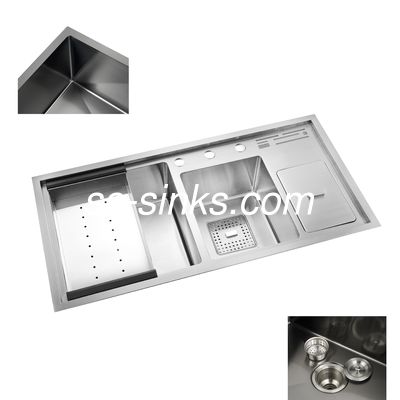 手作りのキッチンシンクと水切り台、究極のバスルームフロアドレンストレーナーソリューション