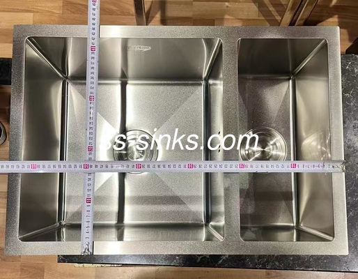 スタッドレスタイヤのダブルボウル・シンクバスケット 排水器 センター 排水器 配件を含むバスケット