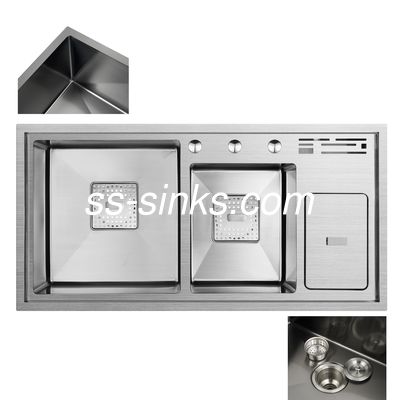 手作りのキッチンシンクと水切り台、究極のバスルームフロアドレンストレーナーソリューション